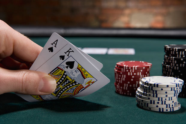 Poker: Buck the tight trend