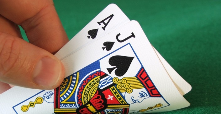 Poker, Blackjack Require Similar Critical Thinking