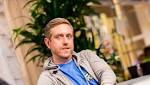 Andrew Neeme Receives Sweet Note From Fans at Bellagio
