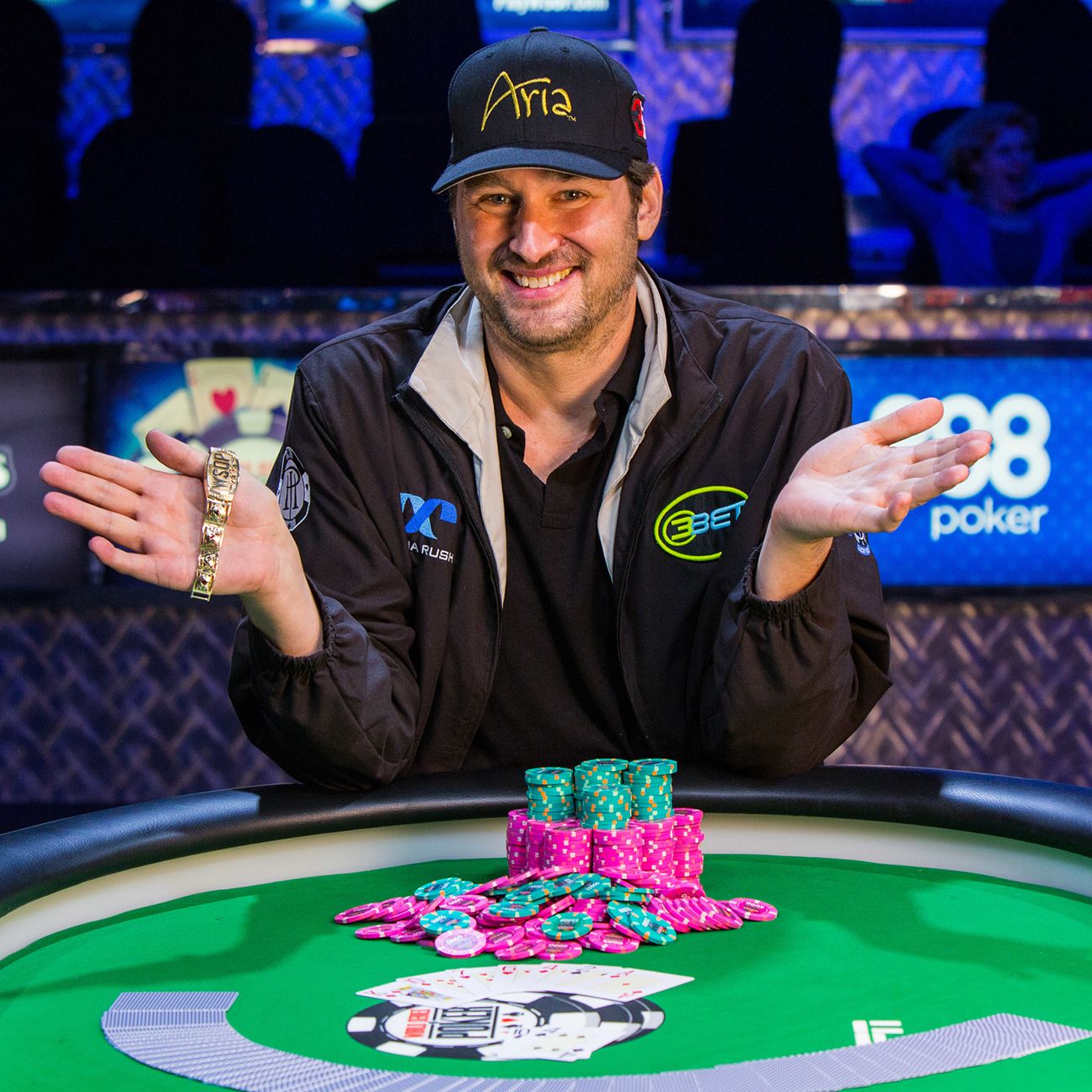 Phil Hellmuth wins record 14th bracelet at World Series of Poker