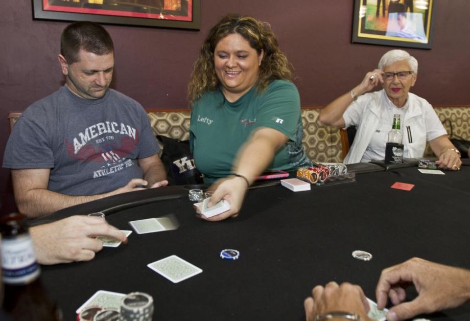 One-armed poker dealer works to raise money for new arm